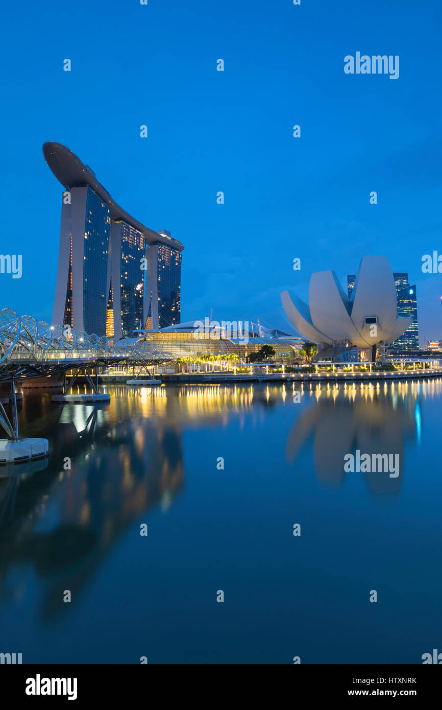 Marina Bay Sands Hotel et Helix Bridge, Marina Bay, Singapour Banque D'Images