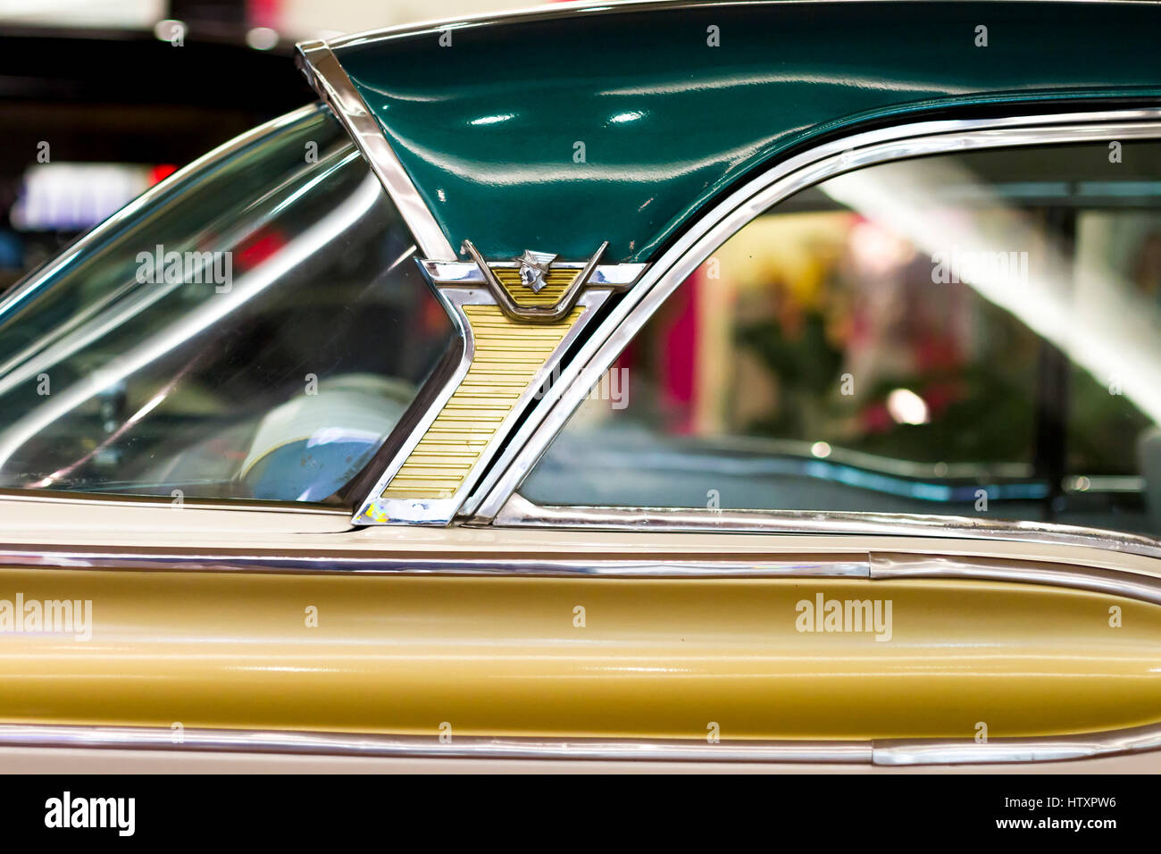 1957 Mercury Turnpike Cruiser. Vue latérale, détail de l'arrière du véhicule. Exposition de voitures anciennes et classiques. Banque D'Images