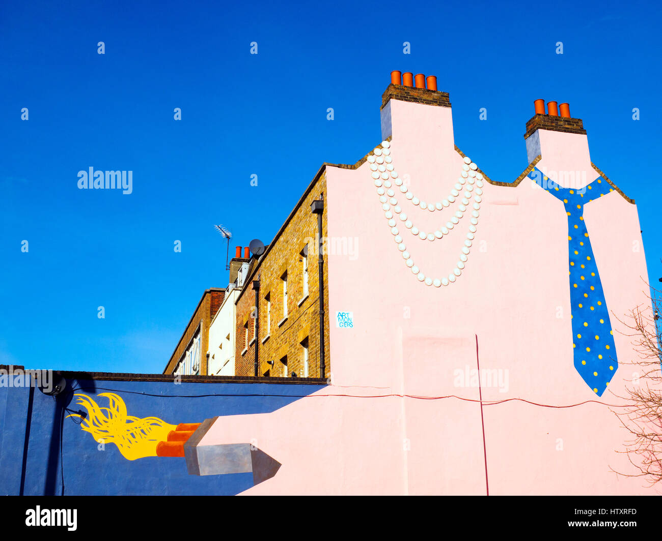 Peinture murale ornant le mur pignon d'une terrasse victorienne. Son et le sien est le travail de Patricio Forrester de Londres du sud société d'art public Artmongers - Londres, Angleterre Banque D'Images