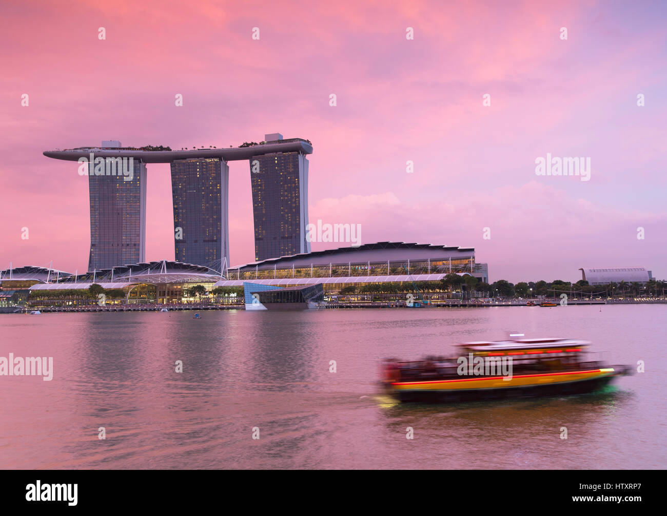 Marina Bay Sands Hotel, Singapour, au coucher du soleil Banque D'Images