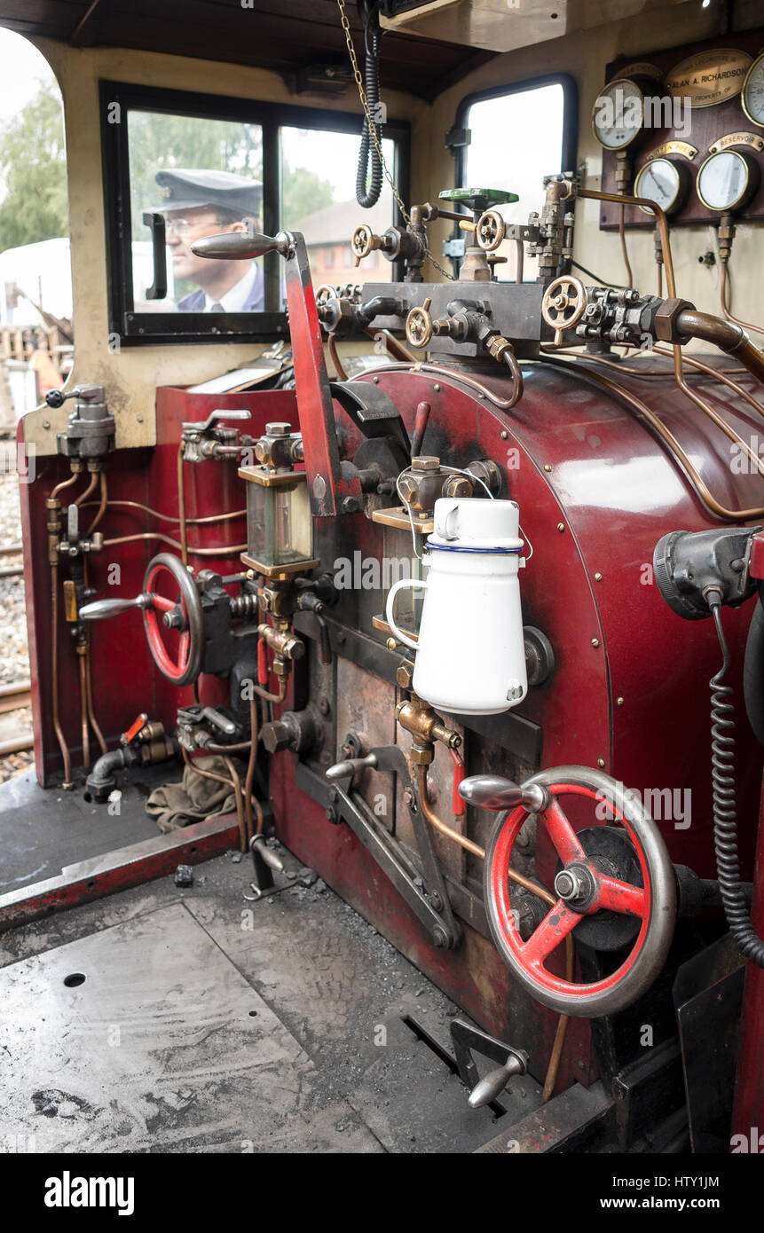 Sur le plancher d'un Bure Valley Railway locomotive à vapeur à Norfolk UK Banque D'Images