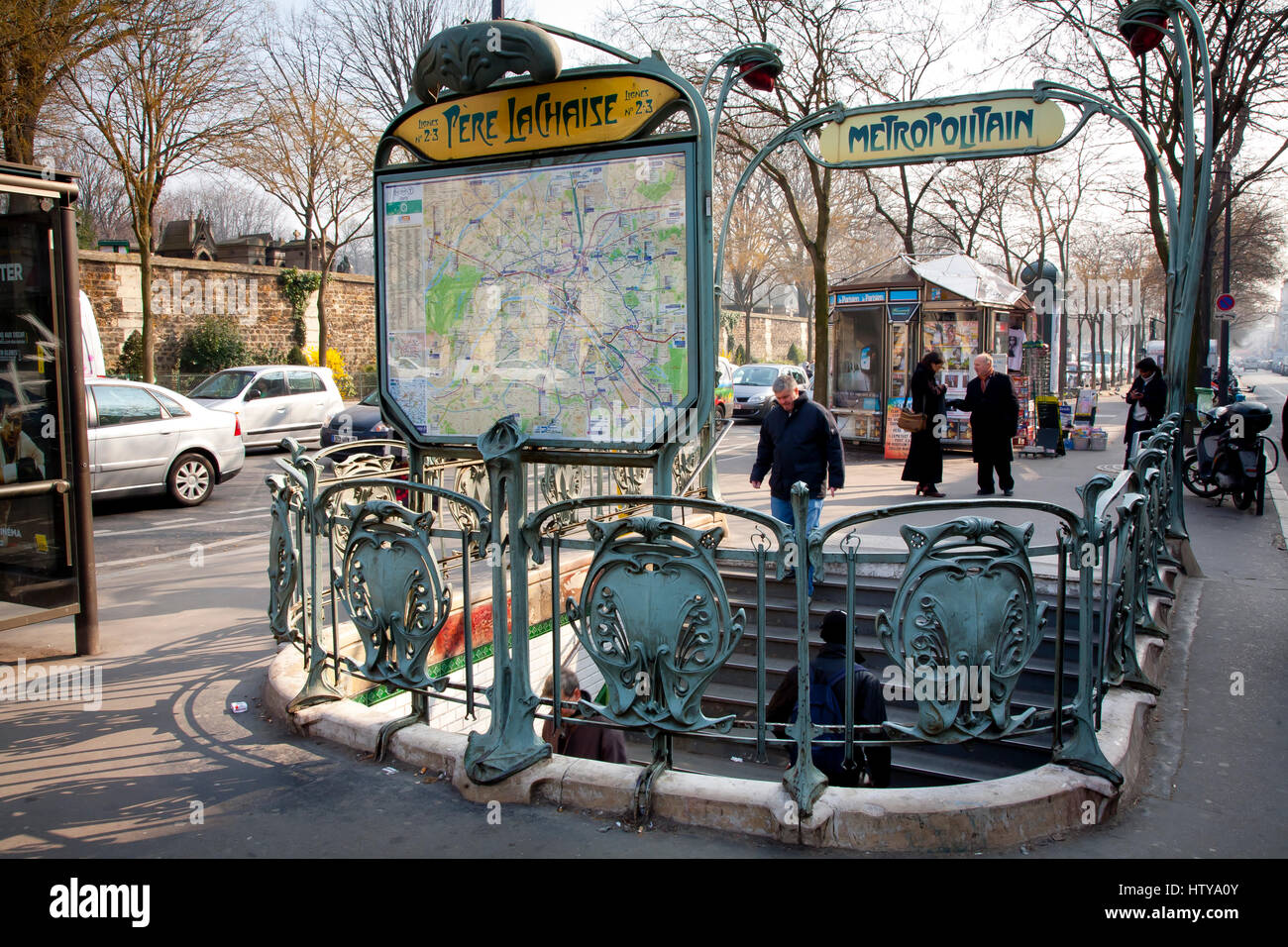 La station de métro Père Lachaise entrée. Paris, France, Europe. Banque D'Images