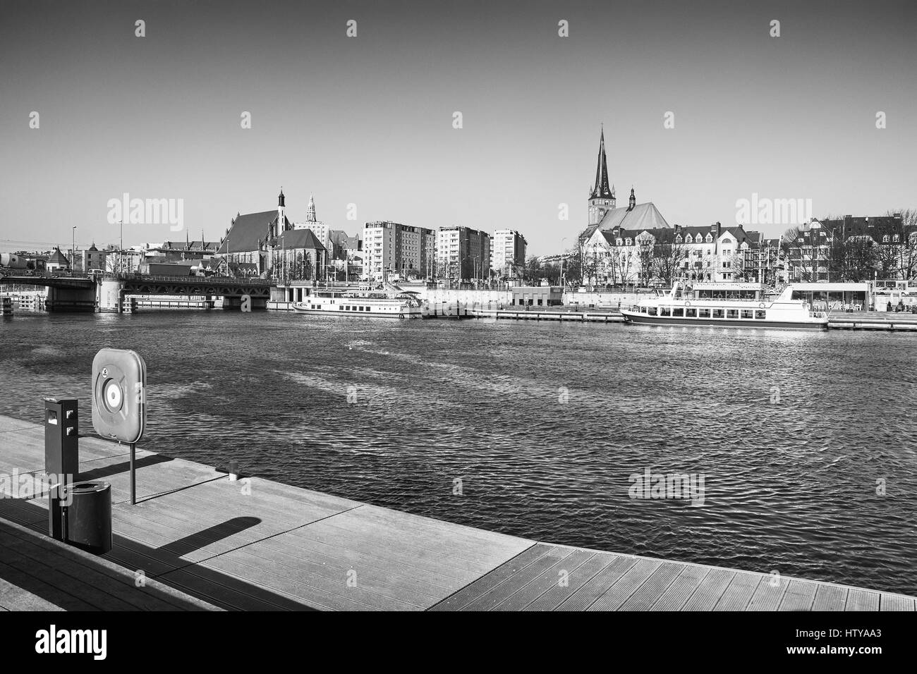Photo noir et blanc de Szczecin (Stettin) front de mer, boulevard, la Pologne. Banque D'Images