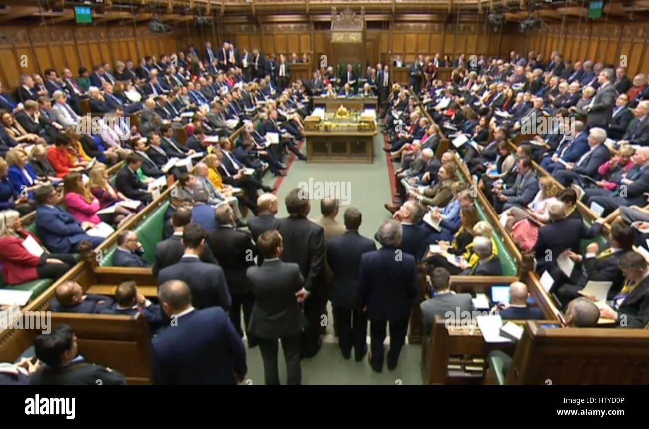 Un full house au cours de questions au premier ministre à la Chambre des communes, Londres. Banque D'Images