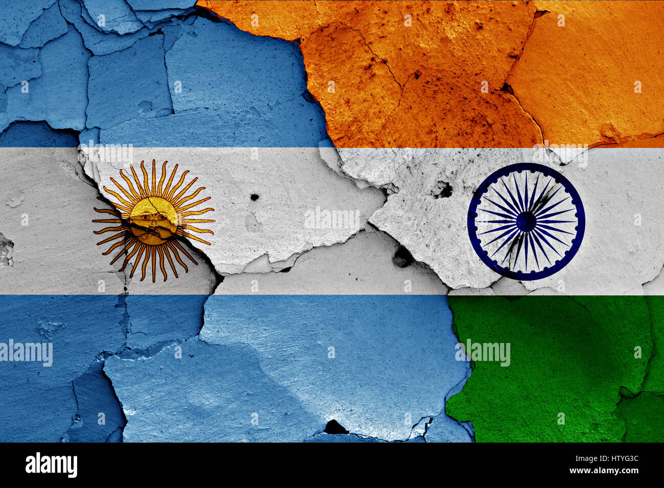 Drapeaux de l'Argentine et l'Inde peint sur mur fissuré Banque D'Images