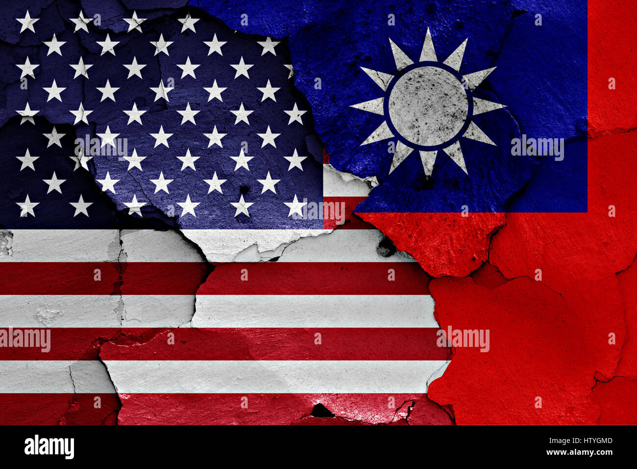 Drapeaux des USA et Taiwan peint sur mur fissuré Banque D'Images