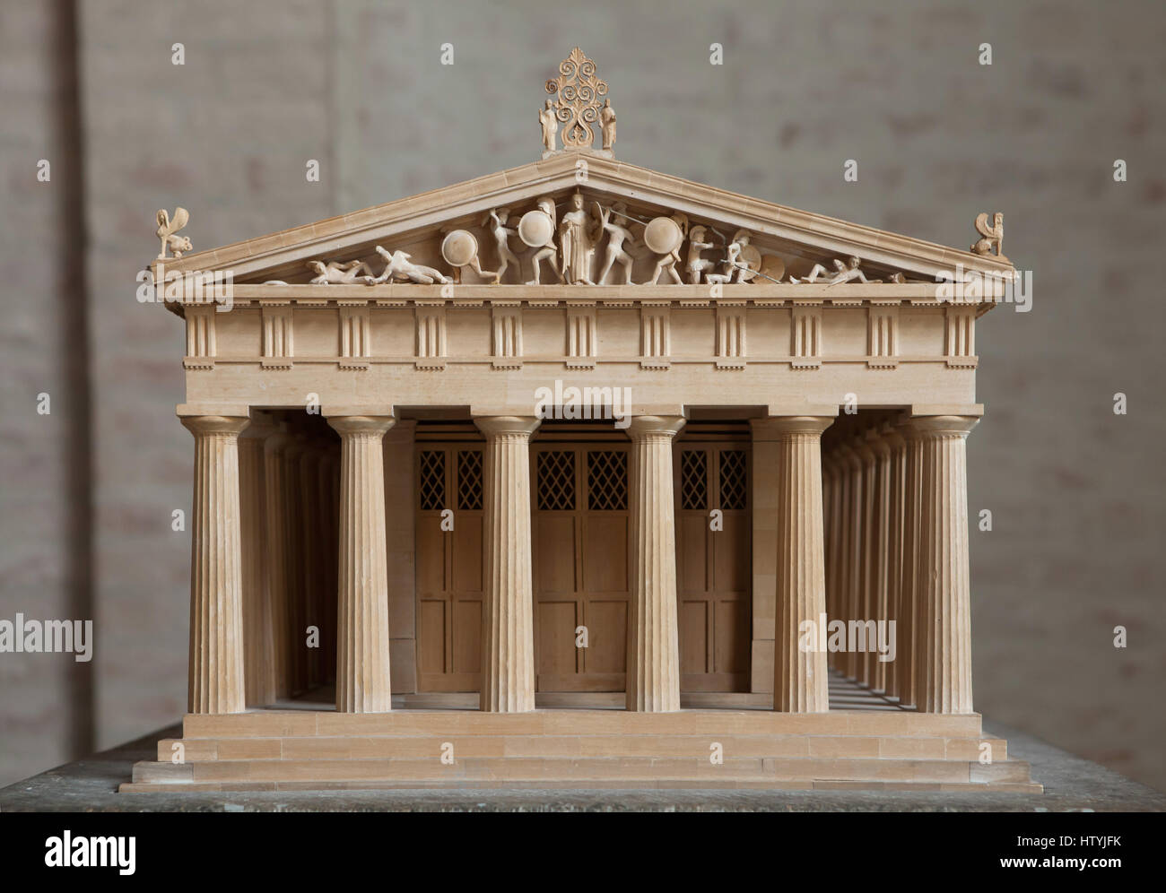 Maquette du temple d'Aphaia sur l'île d'Aegina affiché dans le Musée Glyptothèque de Munich, Bavière, Allemagne. Banque D'Images