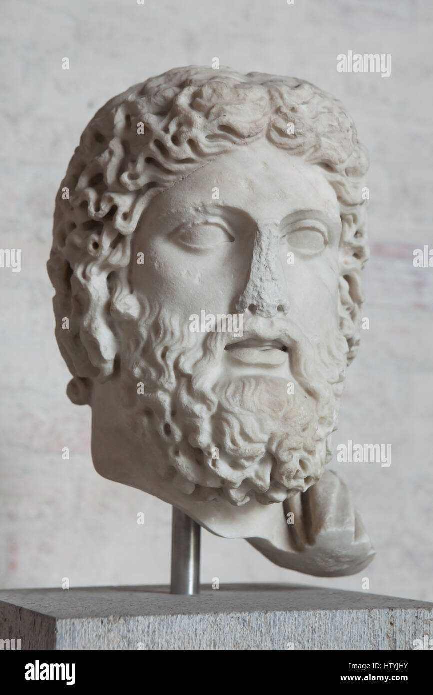 Tête d'une statue de Zeus ou Hadès. Copie en marbre romain après un original grec par Agoracritus de 440 av. J.-C. sur l'affichage dans le Musée Glyptothèque de Munich, Bavière, Allemagne. Banque D'Images