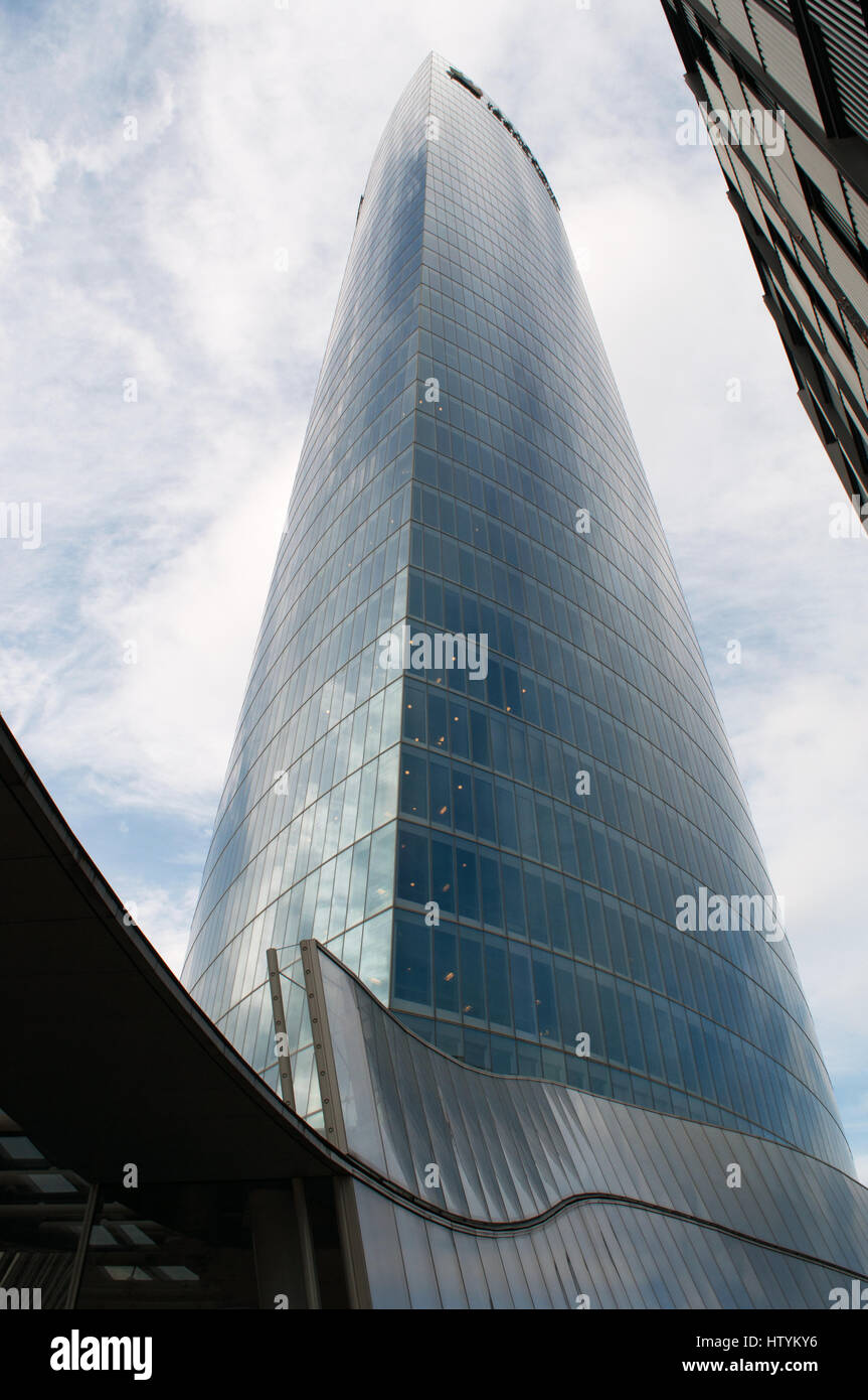 Bilbao : la Tour Iberdrola, siège de la compagnie d'électricité conçu par Cesar Pelli, le plus grand bâtiment dans le Pays Basque Banque D'Images