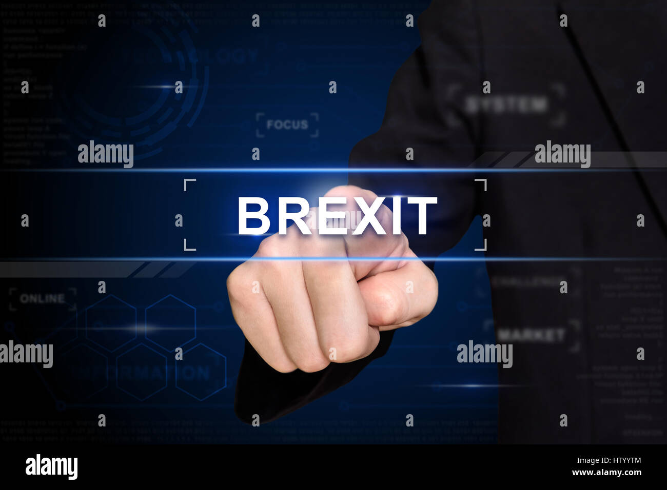 La main d'affaires en cliquant sur brexit ou la touche Exit sur l'écran virtuel Banque D'Images