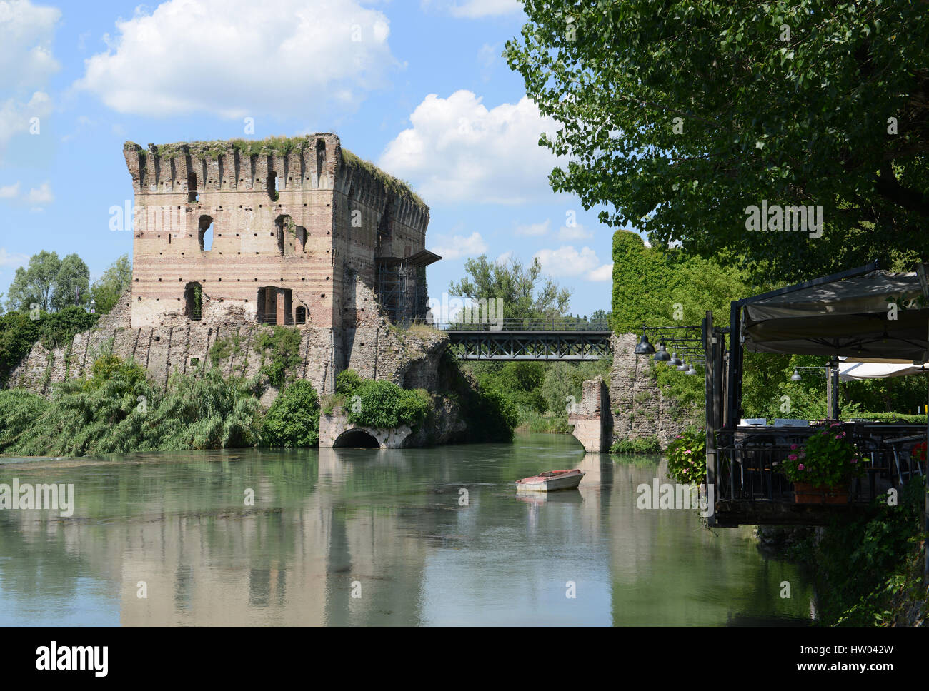 Visconti pont sur le Mincio, 14e siècle, Vérone, Vénétie, Italie. Banque D'Images