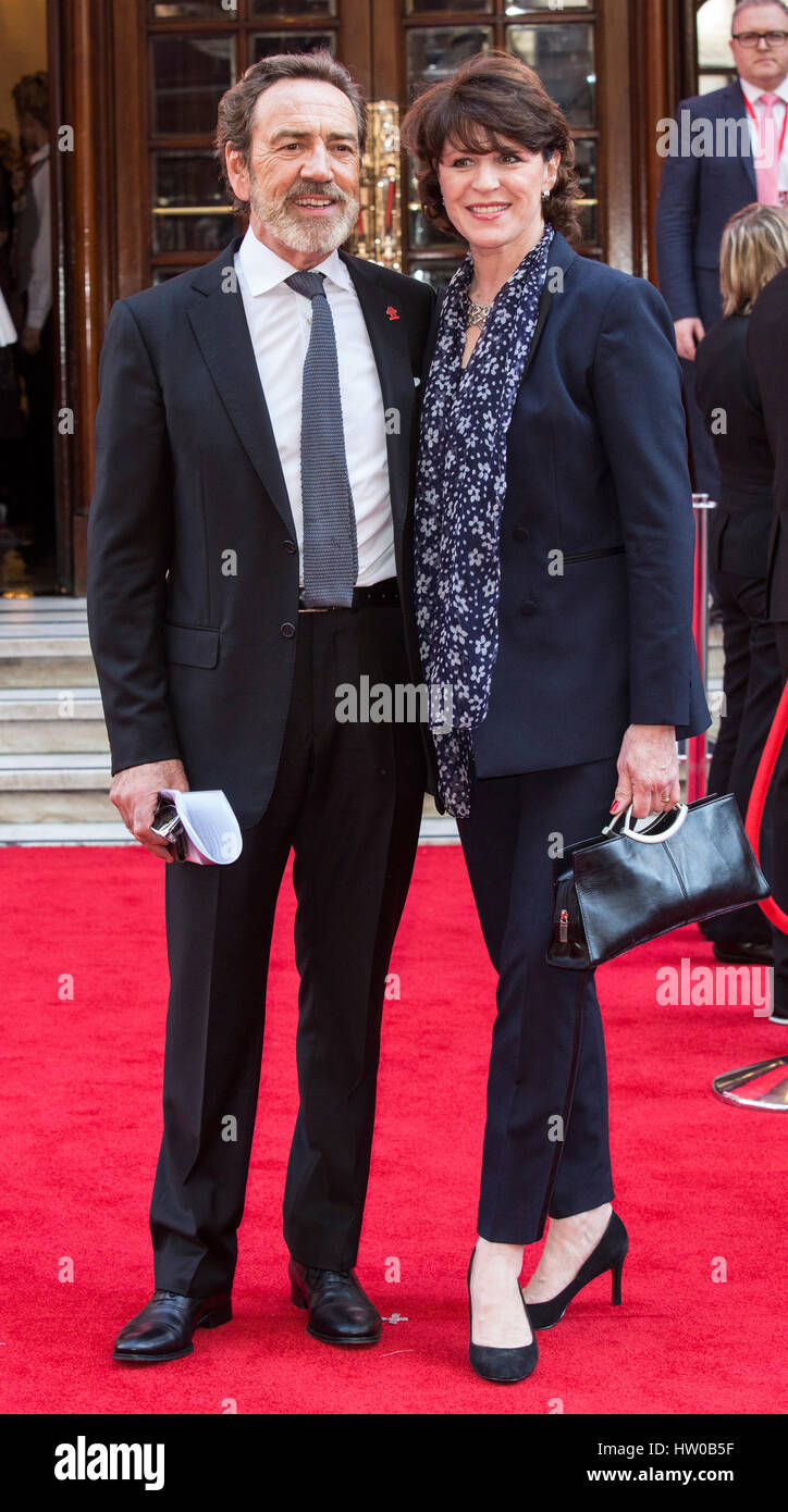 Londres, Royaume-Uni. Mar 15, 2017. Robert Lindsay et Rosemarie Ford assister le Prince's Trust de célébrer la réussite des prix au London Palladium. Credit : Bettina Strenske/Alamy Live News Banque D'Images