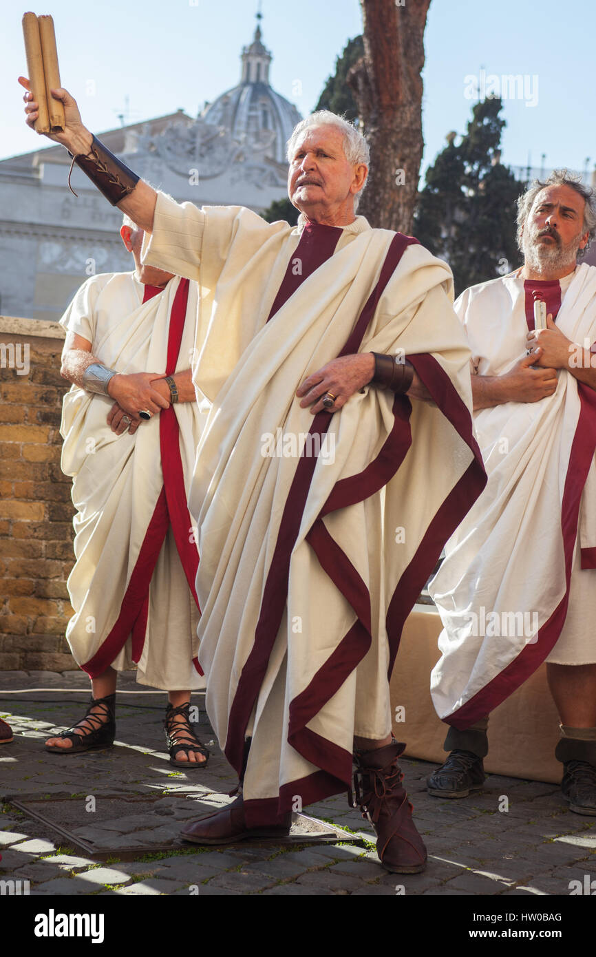 Reconstitution de la "Ides de Mars", la "mise à mort, par certains sénateurs romains, de Caius Julius Caesar. Aidé par son fils Brutus. Qui a eu lieu sur la colline de l'Aventin. Banque D'Images