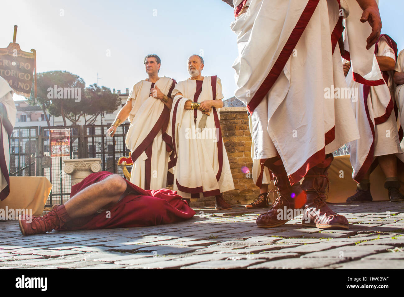 Reconstitution de la "Ides de Mars", la "mise à mort, par certains sénateurs romains, de Caius Julius Caesar. Aidé par son fils Brutus. Qui a eu lieu sur la colline de l'Aventin. Banque D'Images