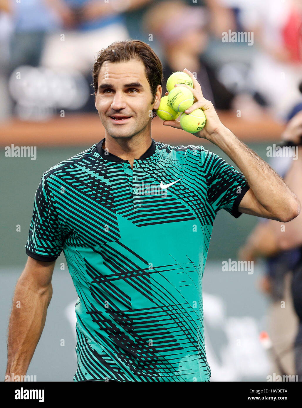 Indian Wells, en Californie, USA. 15 mars, 2017. La Suisse de Roger Federer célèbre après une victoire sur l'ensemble de l'Espagne de Rafael Nadal au cours de la 2017 BNP Paribas Open à Indian Wells Tennis Garden à Indian Wells, en Californie. Charles Baus/CSM Crédit : Cal Sport Media/Alamy Live News Banque D'Images