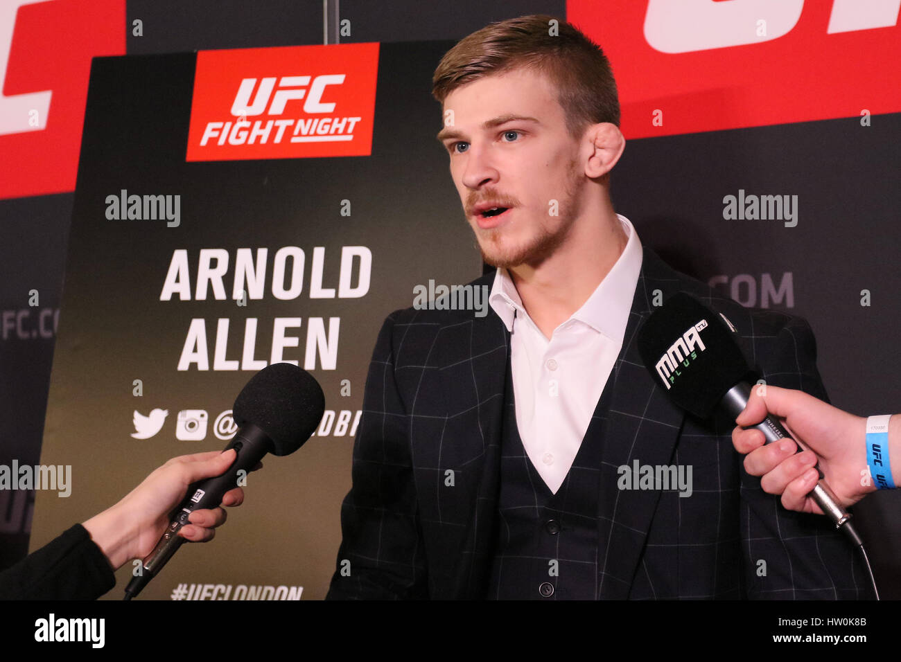 Londres, Royaume-Uni. Mar 16, 2017. Arnold Allen est interviewé par les médias avant son prochain combat UFC au cours de la Journée des médias à Londres : Glazers Hall, Londres, Angleterre. Photo par Dan Cooke.16 Décembre 2017 Crédit : Dan Cooke/Alamy Live News Banque D'Images