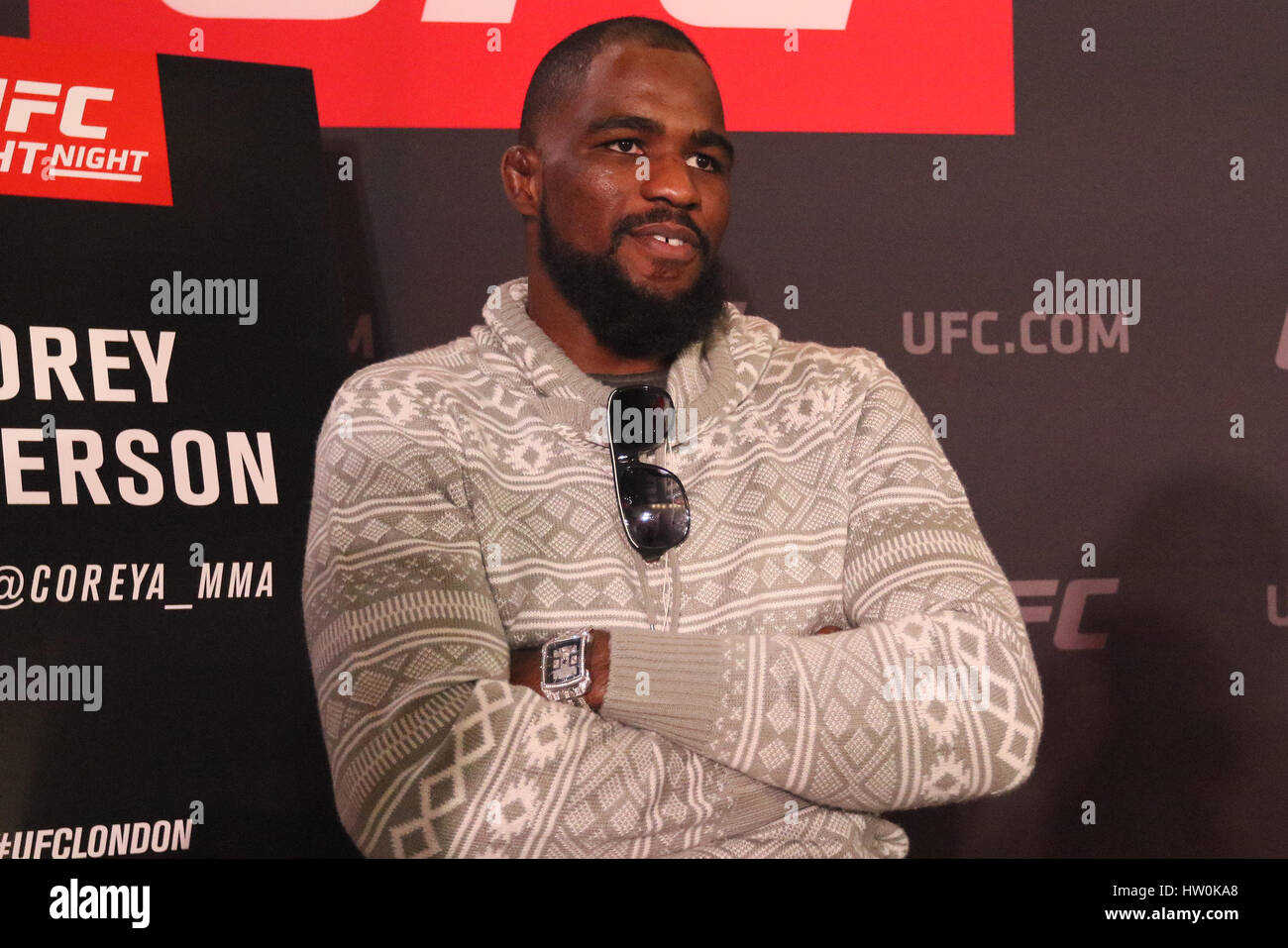 Londres, Royaume-Uni. Mar 16, 2017. Corey Anderson est interviewé par les médias avant son prochain événement principal lutte contre Jimi Manuwa UFC au cours de la Journée des médias à Londres : Glazers Hall, Londres, Angleterre. Photo par Dan Cooke.16 Décembre 2017 Crédit : Dan Cooke/Alamy Live News Banque D'Images