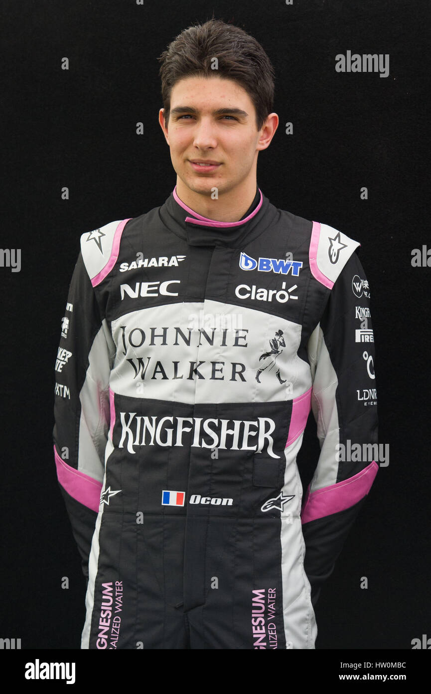 Melbourne, Australie. Mar 23, 2016. Sahara Force India pilote de Formule 1 Esteban Ocon de France pose pour le portrait session avant la Formule Un Grand Prix d'Australie à Melbourne, Australie, le 23 mars 2016. L'Australian Grand Prix de Formule 1 aura lieu à Melbourne le 26 mars. Credit : Bai Xue/Xinhua/Alamy Live News Banque D'Images