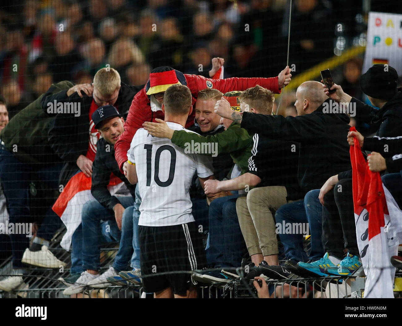 Dortmund, Allemagne. 22 mars 2017. Match amical international de football l'Allemagne contre l'Angleterre le 22 mars 2017 à Dortmund, Allemagne - Lukas Podolski (GER) Crédit : norbert schmidt/Alamy Live News Banque D'Images