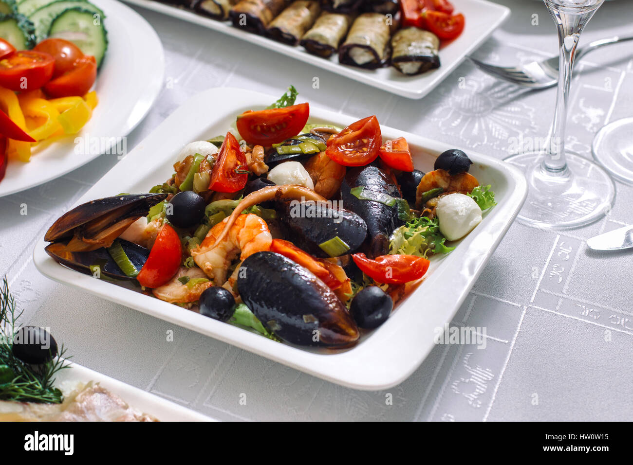 Salade de tomates avec les reptiles de la mer Banque D'Images
