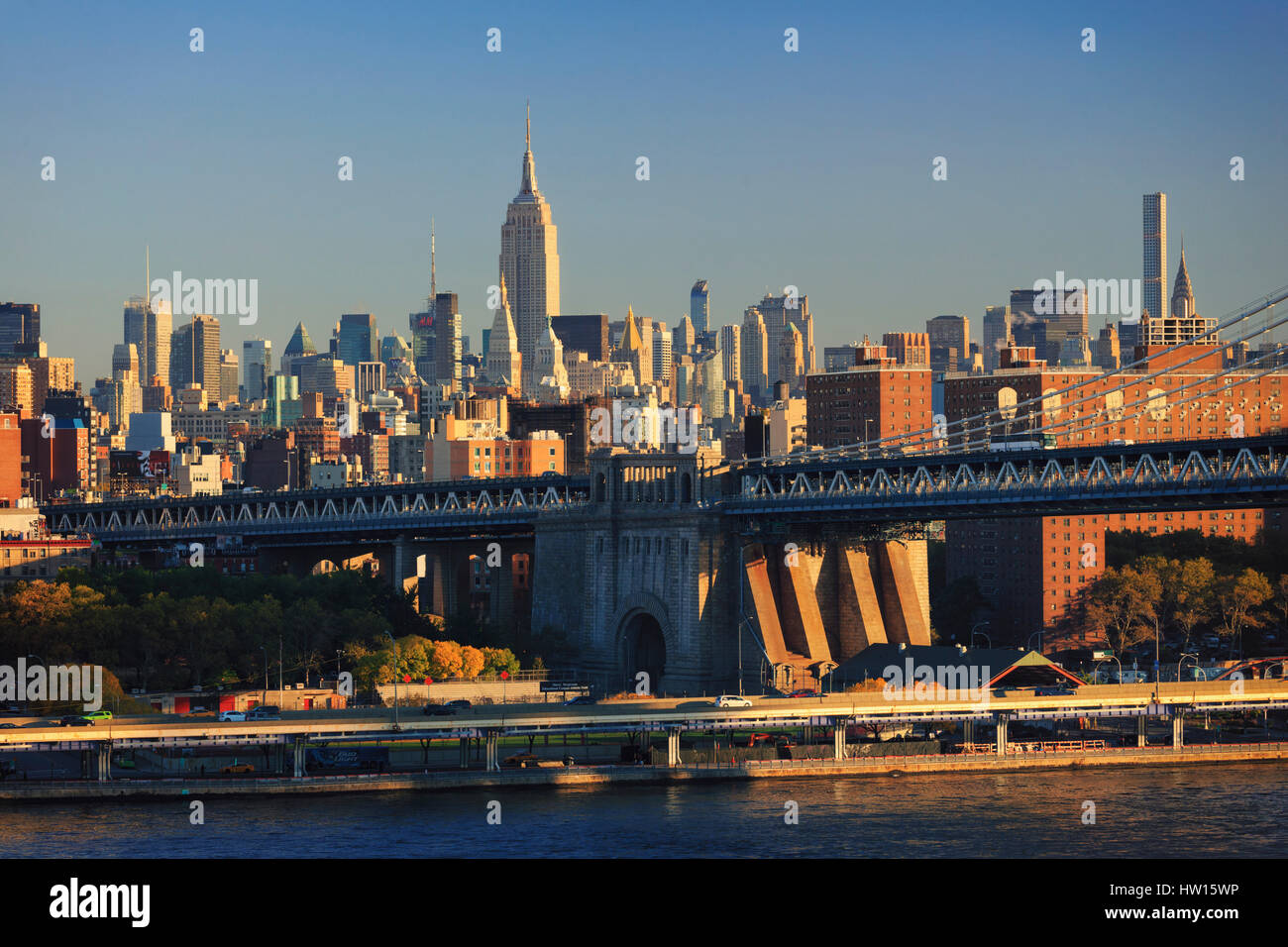USA, New York, New York, Manhattan Bridge et Empire State Building Banque D'Images