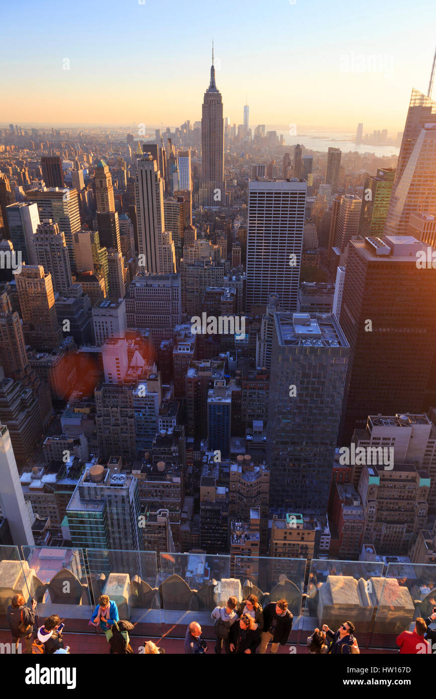 USA, New York, Manhattan, l'Observatoire Top of the Rock, Midtown Manhattan et Empire State Building Banque D'Images