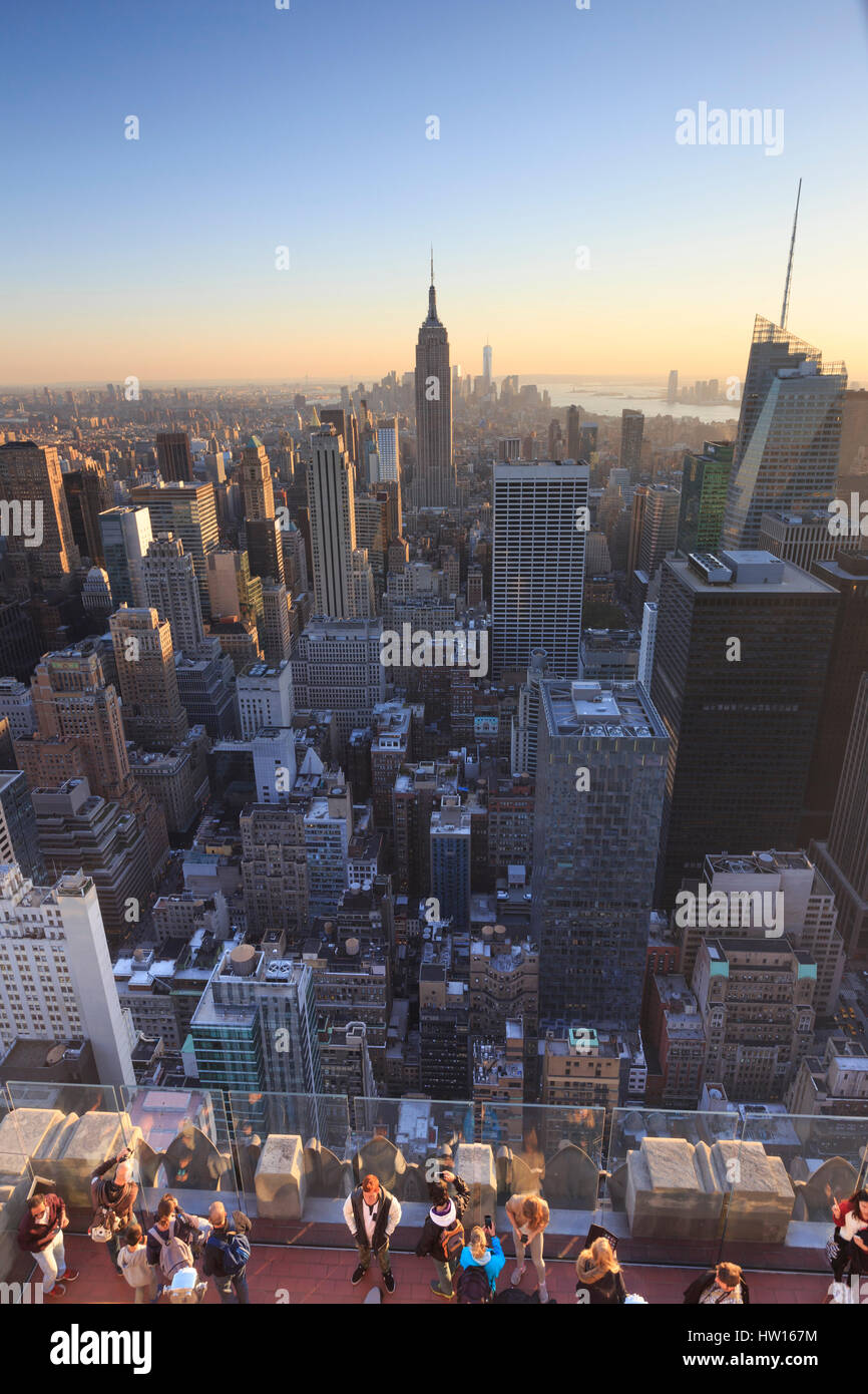 USA, New York, Manhattan, l'Observatoire Top of the Rock, Midtown Manhattan et Empire State Building Banque D'Images
