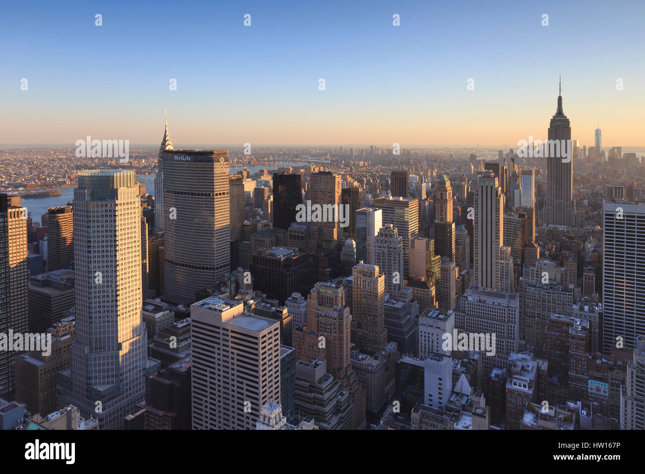 USA, New York, Manhattan, l'Observatoire Top of the Rock, Midtown Manhattan et Empire State Building Banque D'Images