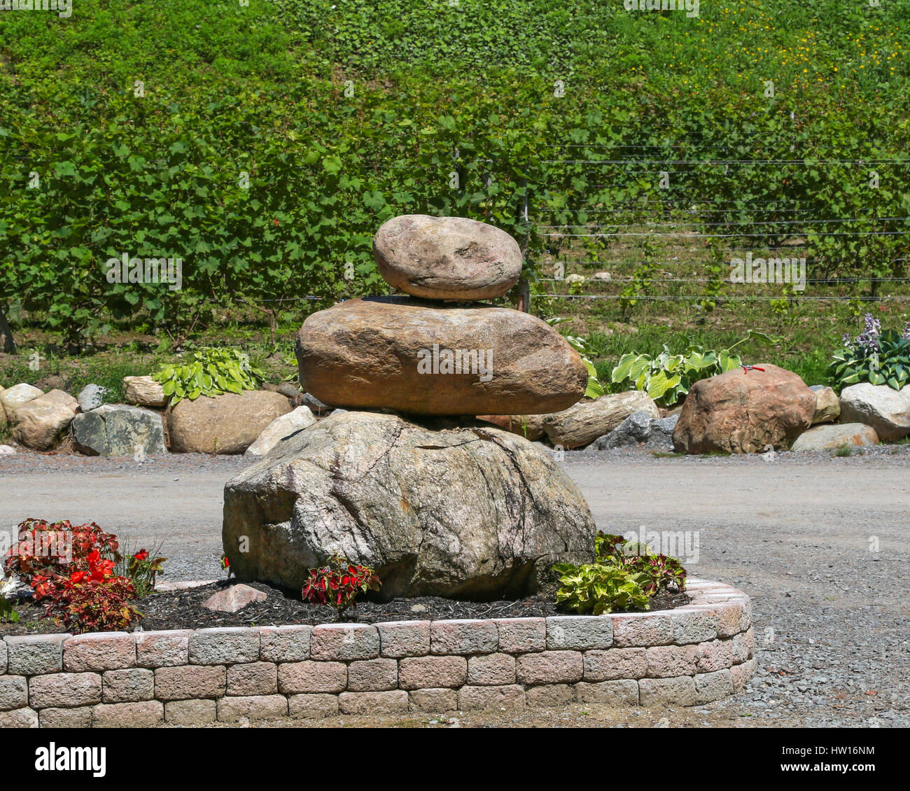 Rock Cairn au lieu de la Conference 3 Moulins (vignoble Domaine des 3 moulins) Banque D'Images