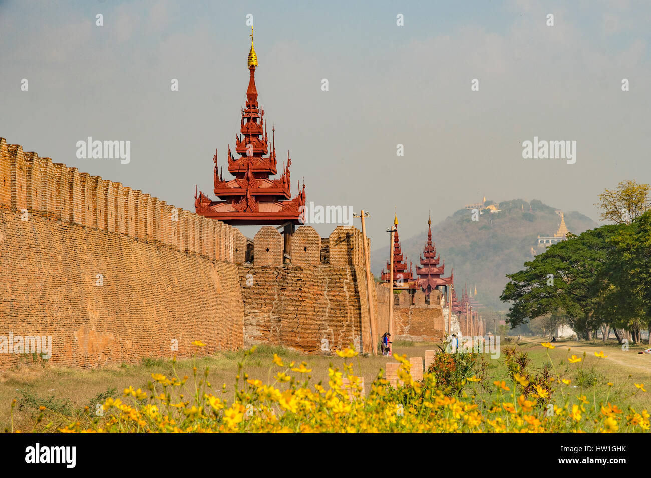 Les murs de la ville, le palais de Mandalay, Myanmar Banque D'Images