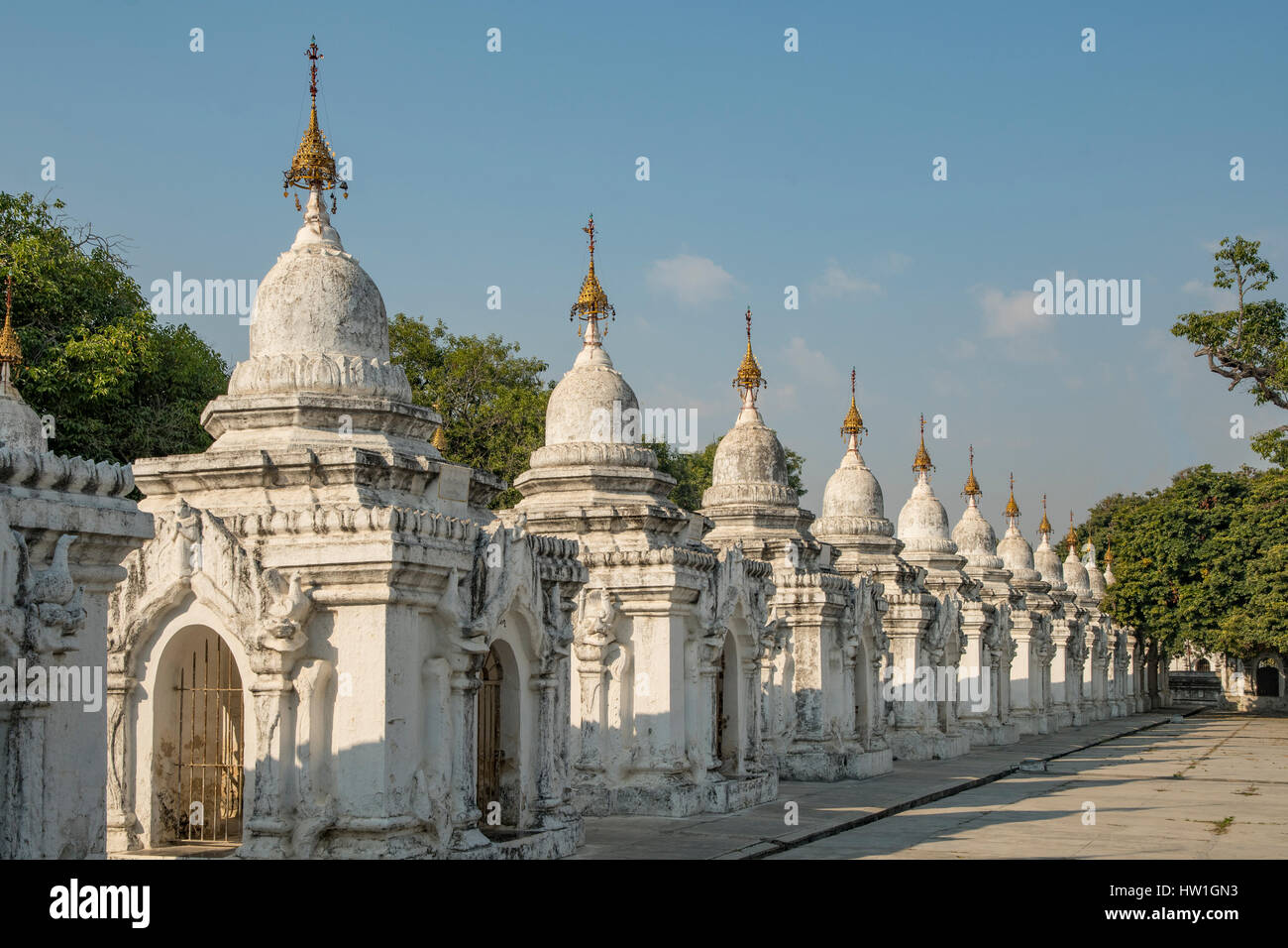 Livre Khutodaw Stupas au Myanmar, Mandalay, la Pagode Banque D'Images