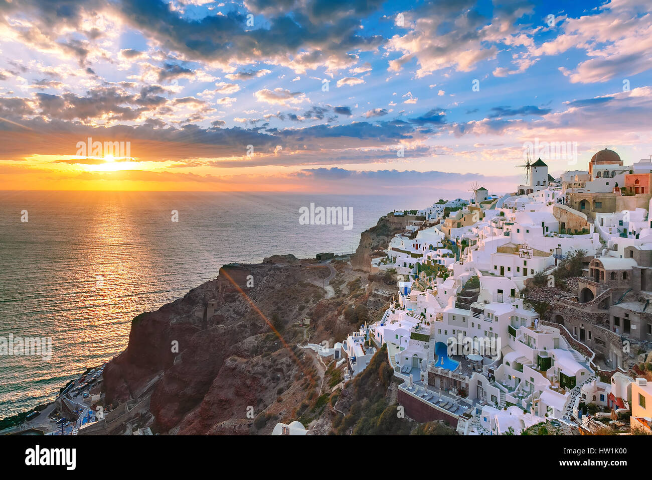 Oia ou Ia au coucher du soleil, Santorini, Grèce Banque D'Images
