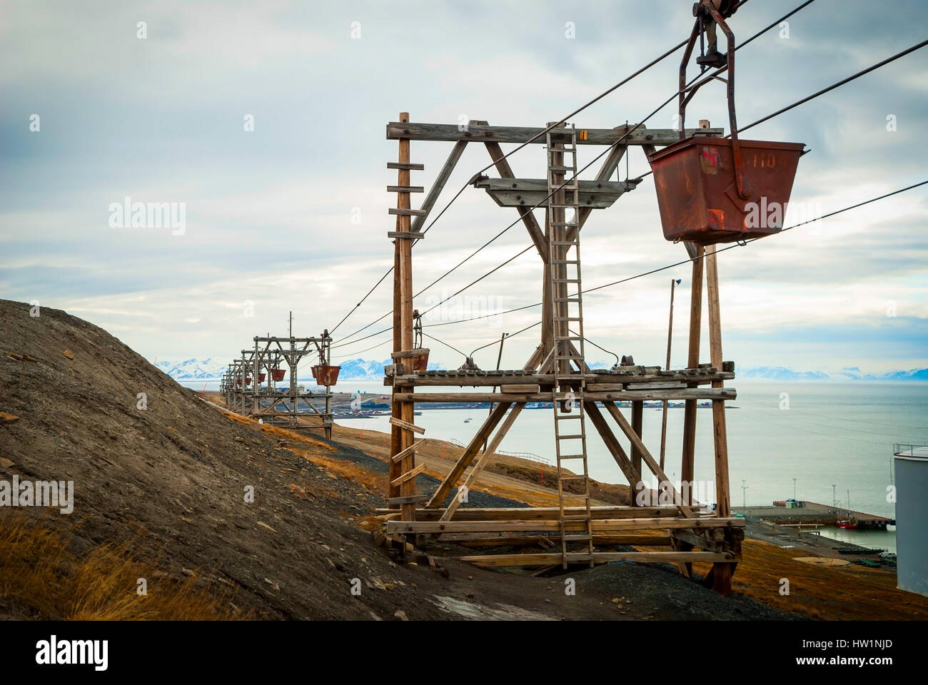 Vieux téléphérique pour le transport du charbon à Longyearbyen, Svalbard, Norvège Banque D'Images