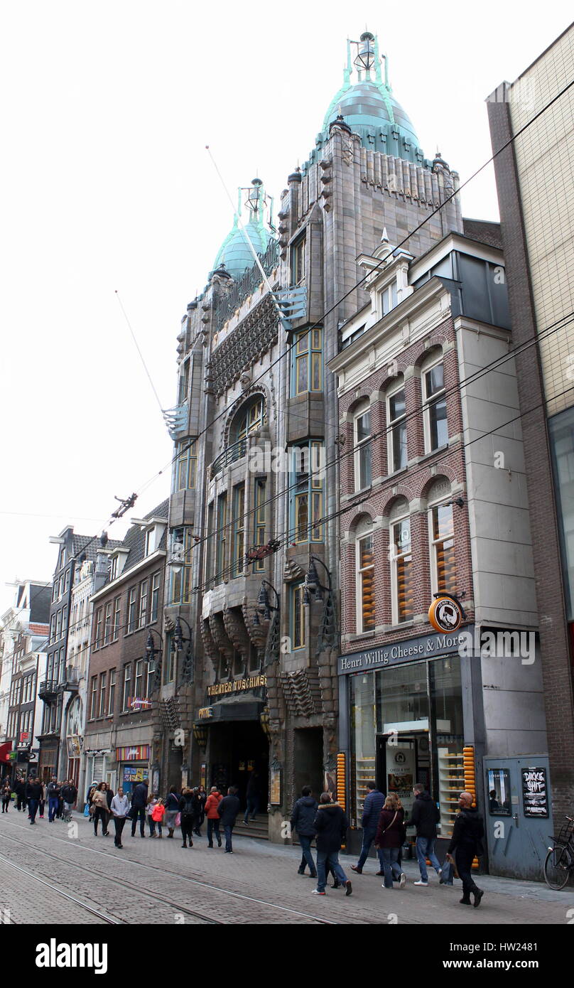 La façade extérieure du cinéma Pathé Tuschinski, un cinéma théâtre Art Nouveau à Amsterdam, Pays-Bas. Banque D'Images