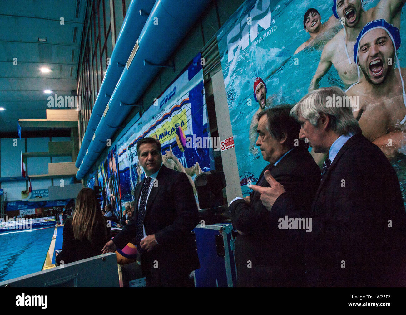Leoluca Orlando, maire de Palerme, au cours de la Ligue mondiale de water polo entre l'Italie et la Russie. Banque D'Images