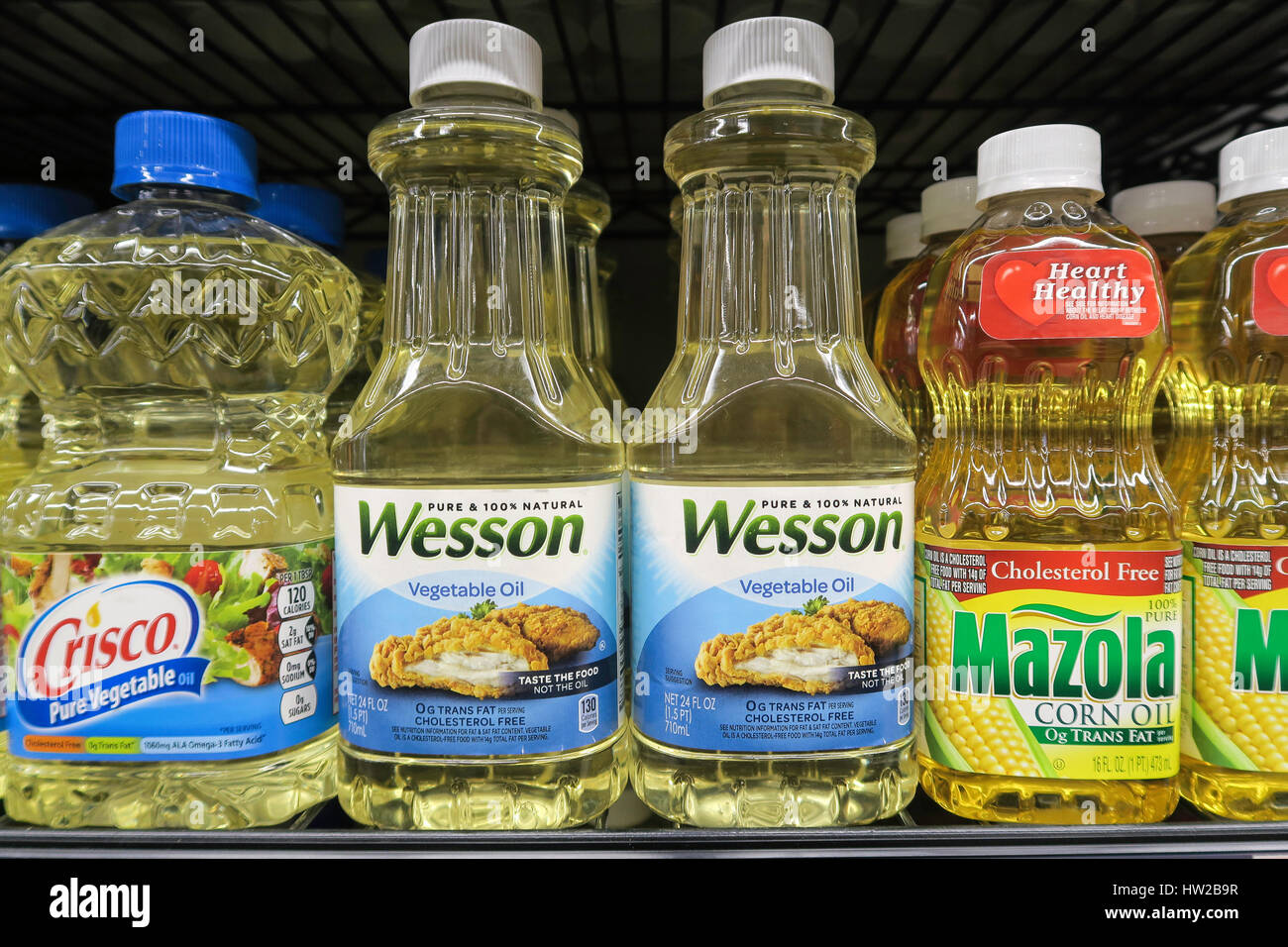 Bouteilles d'huile végétale, d'Agostino épicerie dans la ville de New York, United States Banque D'Images