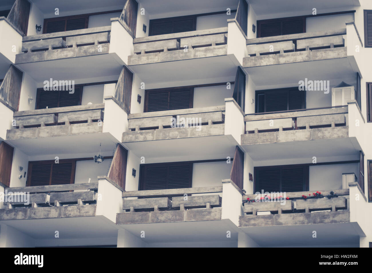 Appartement balcon de la façade de l'immeuble - immeuble ancien Banque D'Images