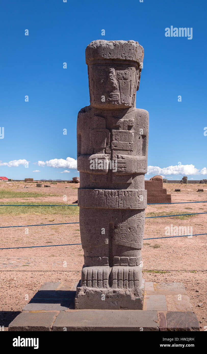 Statue antique à Tiahuanaco (Tiwanaku), site archéologique précolombien - La Paz, Bolivie Banque D'Images