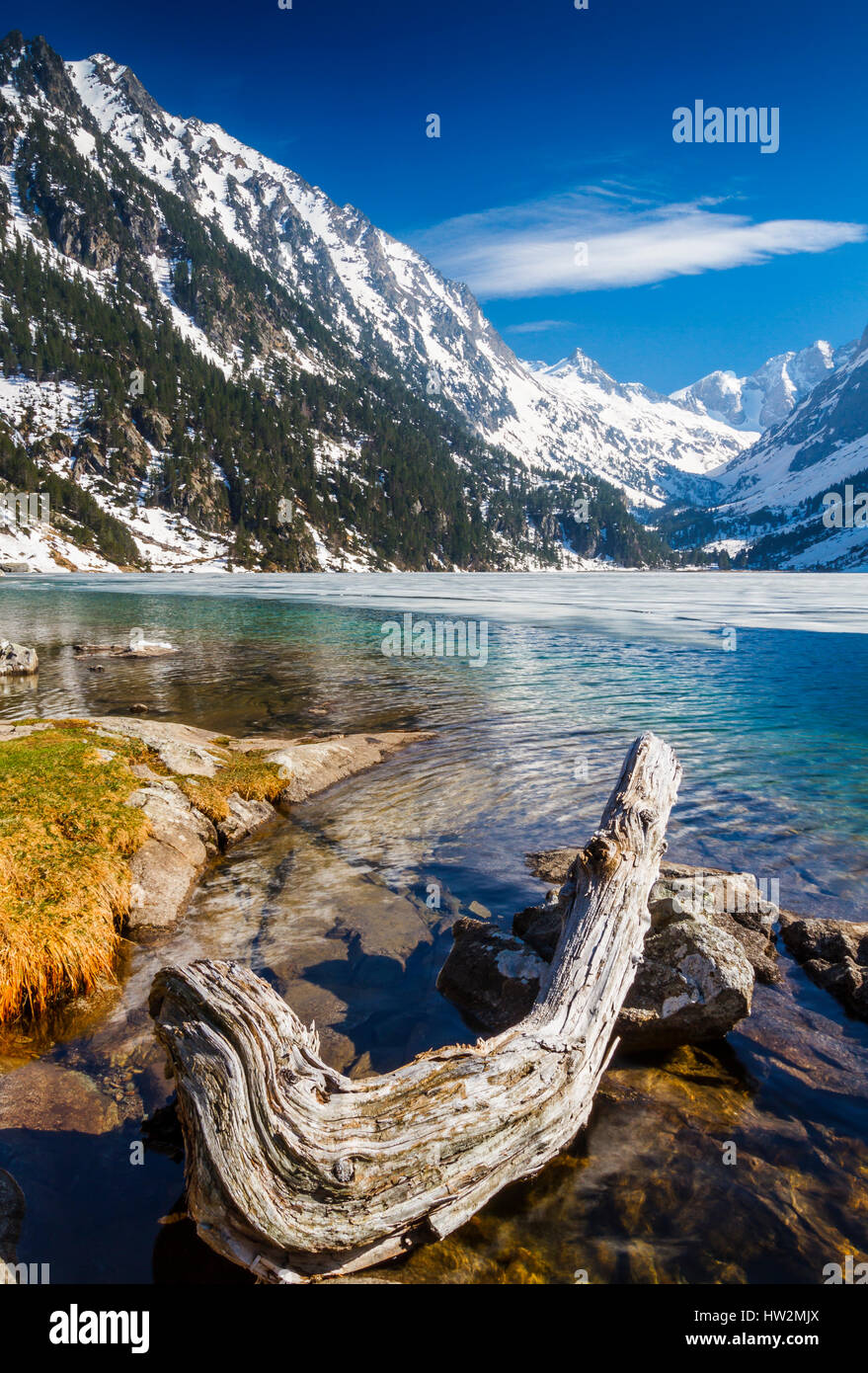 Lac et montagnes en hiver Banque D'Images