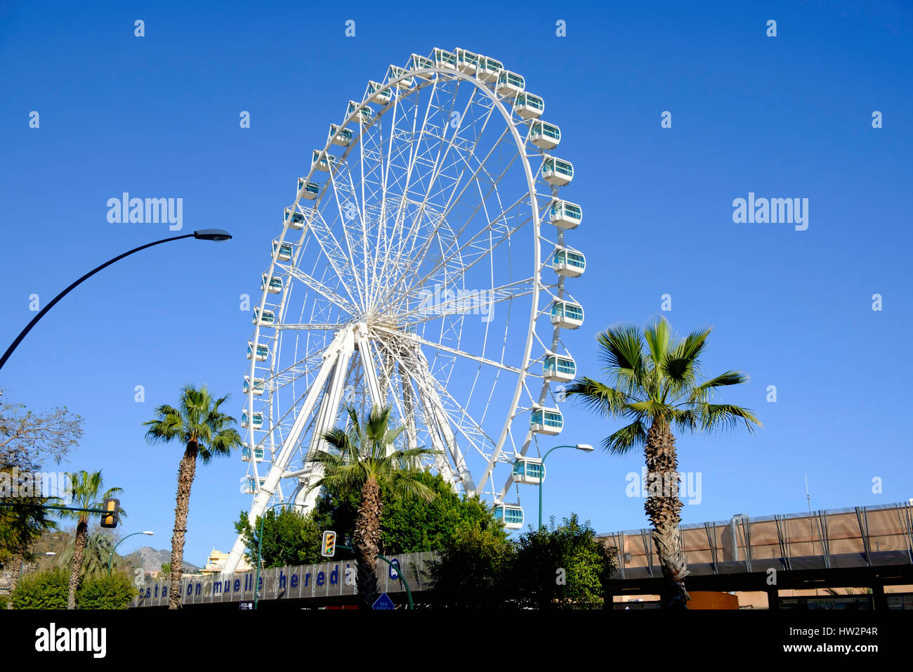 Grande Roue opérant dans la ville de Malaga Espagne Banque D'Images