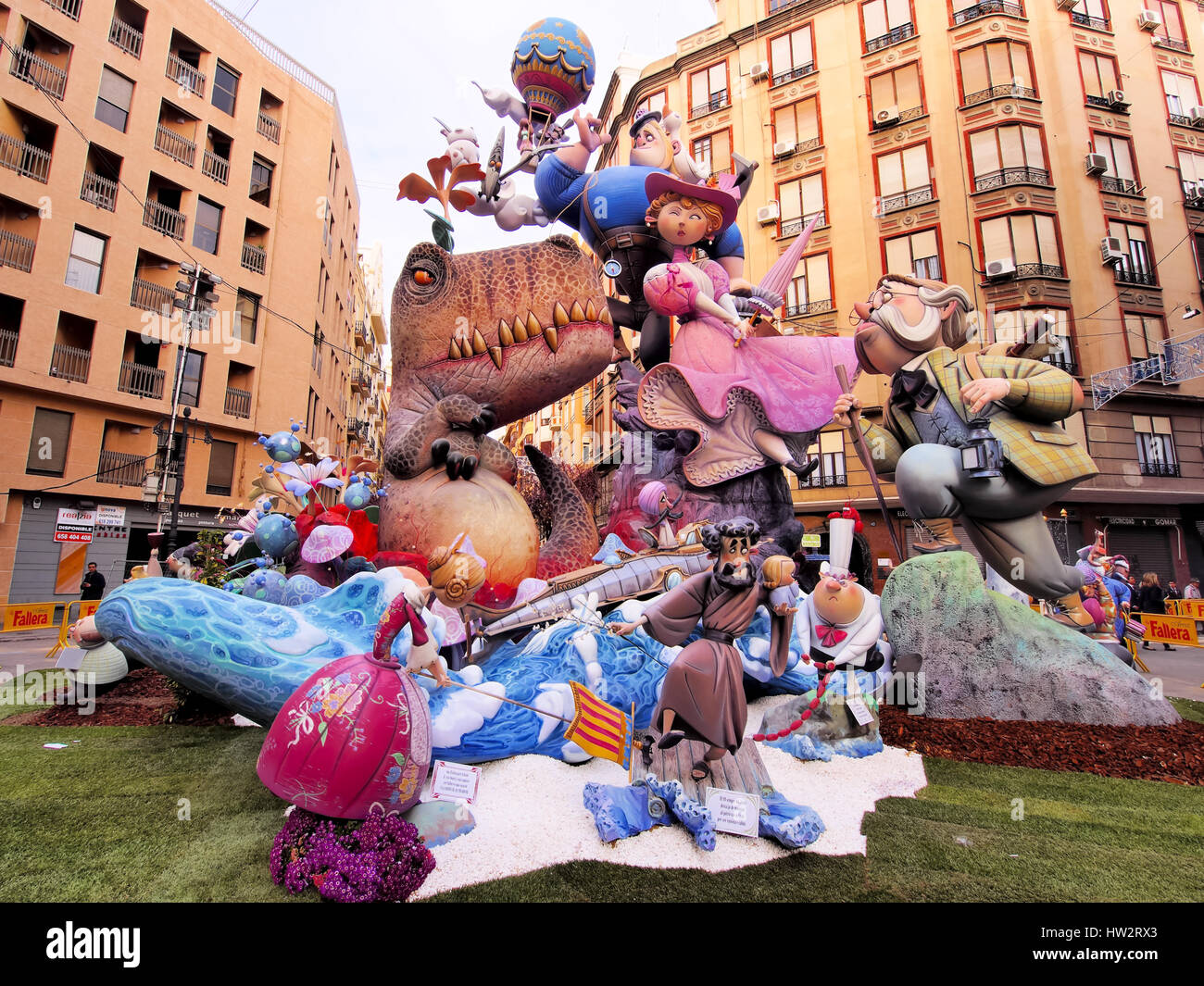 VALENCIA, Espagne - 16 mars : Las Fallas, papermache modèles sont affichés pendant la célébration traditionnelle dans l'éloge de saint Joseph le 16 mars 2013, à Va Banque D'Images