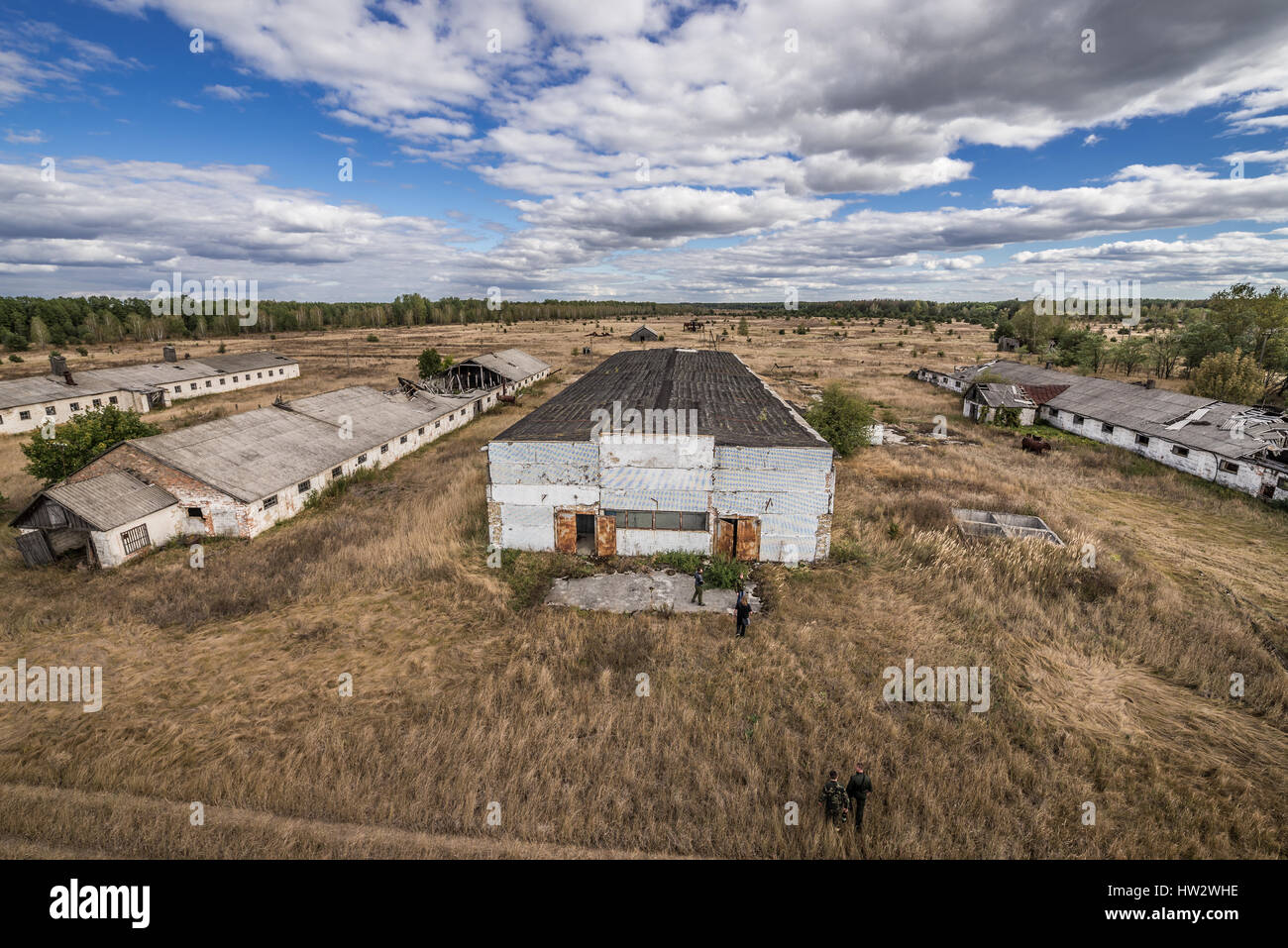 Maisons de porc kolkhoz dans Mashevo abandonnés village de centrale nucléaire de Tchernobyl d'aliénation de la zone la zone autour de la catastrophe du réacteur nucléaire, de l'Ukraine Banque D'Images