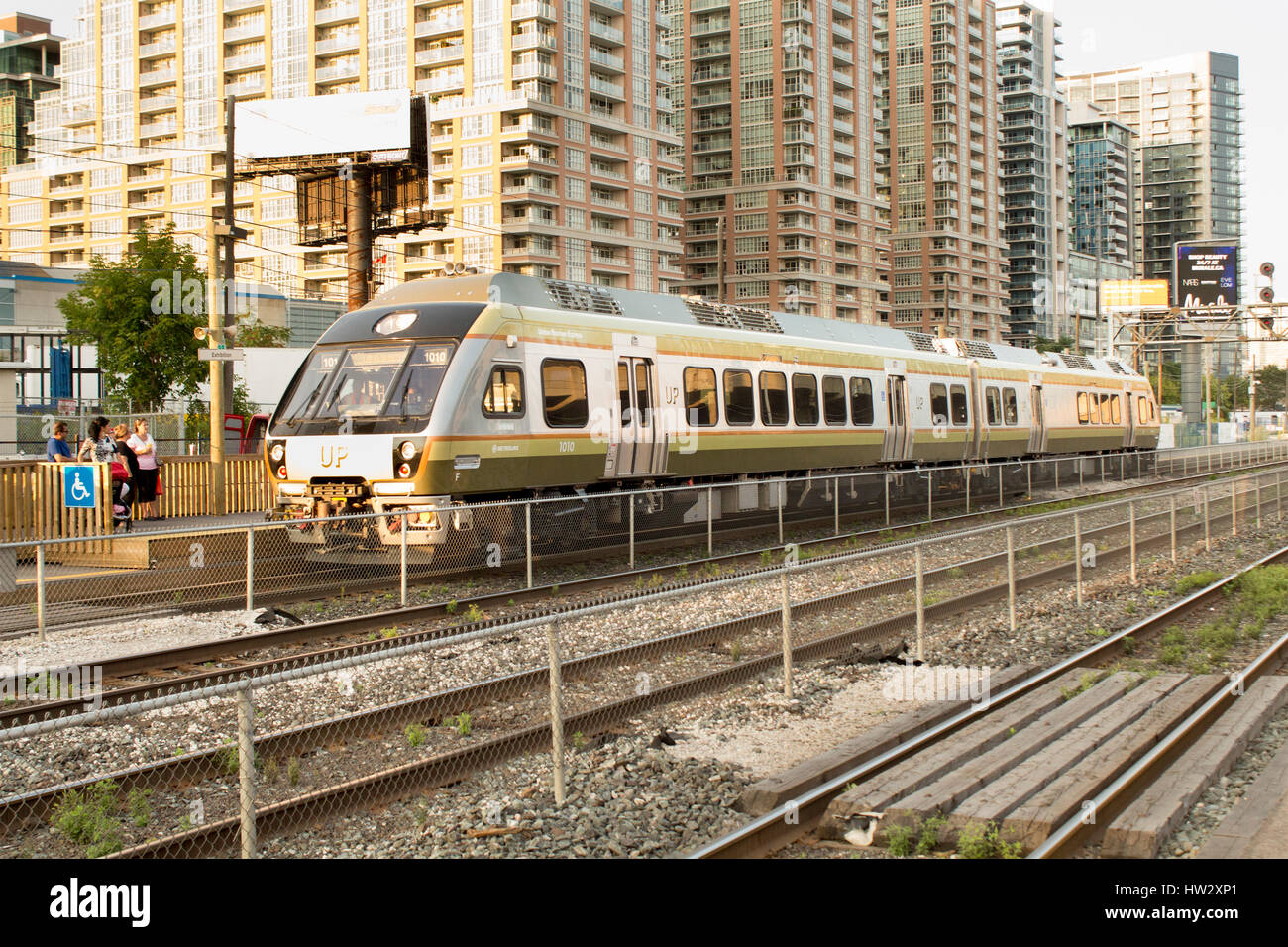 Pearson Union Express train voyageant à partir de la gare Union au centre-ville de Toronto à l'aéroport international Pearson. Relie les passagers de Toronto à deux un Banque D'Images