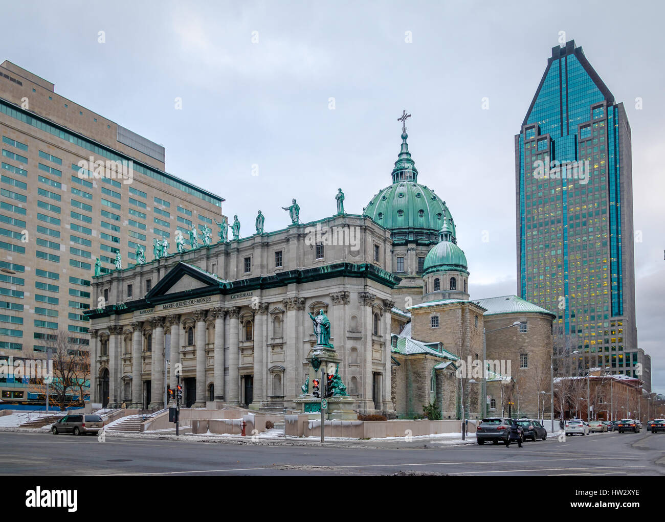 Marie Reine du monde sur la neige - Montréal, Québec, Canada Banque D'Images