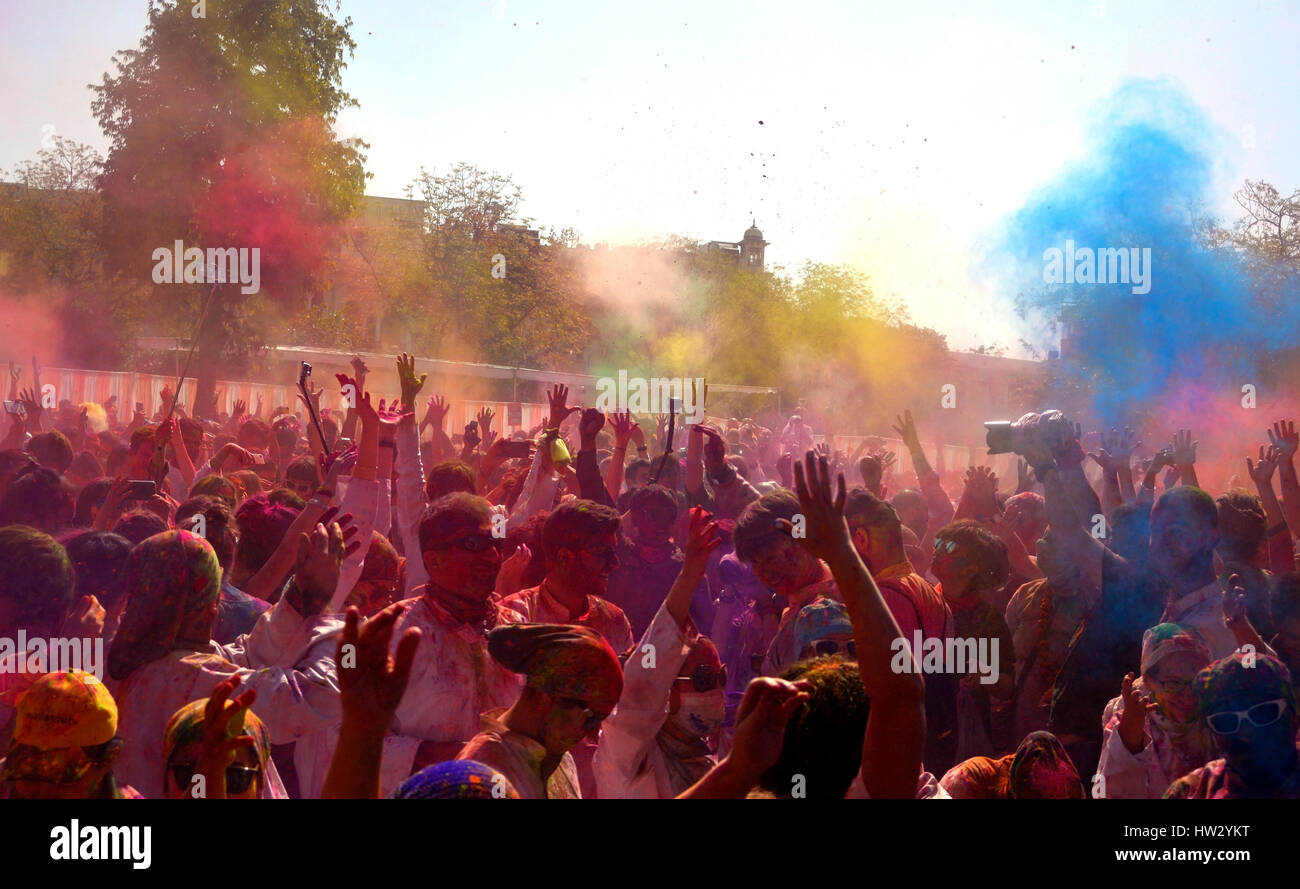 Les personnes bénéficiant de Holi Festival à Jaipur, Rajasthan. L'Inde Banque D'Images