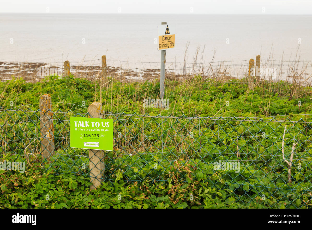 Hunstanton, Angleterre - 10 mars : les Samaritains signe parlez-nous, si les choses vont à vous, près de falaise, hunstanton. Dans hunstanton, Norfolk, Banque D'Images