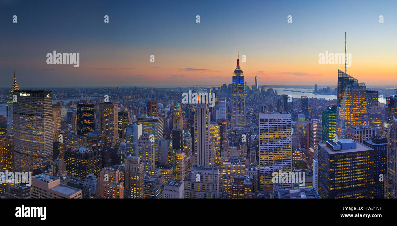 USA, New York, Manhattan, l'Observatoire Top of the Rock, Midtown Manhattan et Empire State Building Banque D'Images