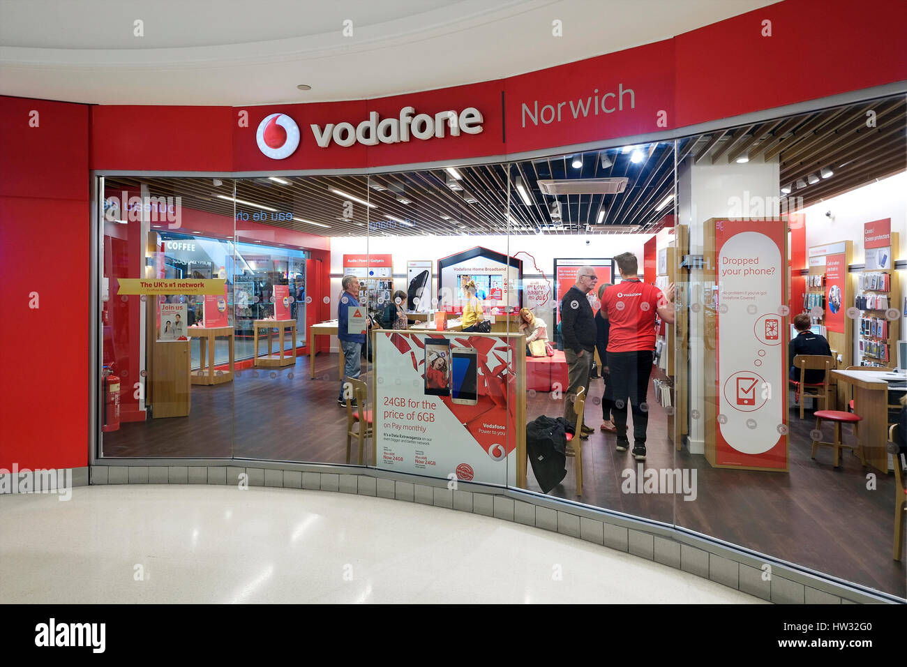 Magasin de vodaphone, Castle Mall, Norwich, Norfolk, Angleterre Banque D'Images