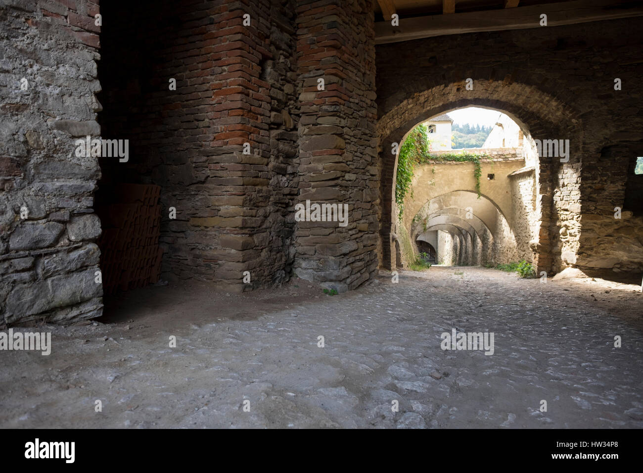 Passage couvert à l'intérieur de l'église fortifiée Saxons historiques à BIERTAN, Roumanie. C'est un monde de l'UNESCO Heratige Site. Banque D'Images