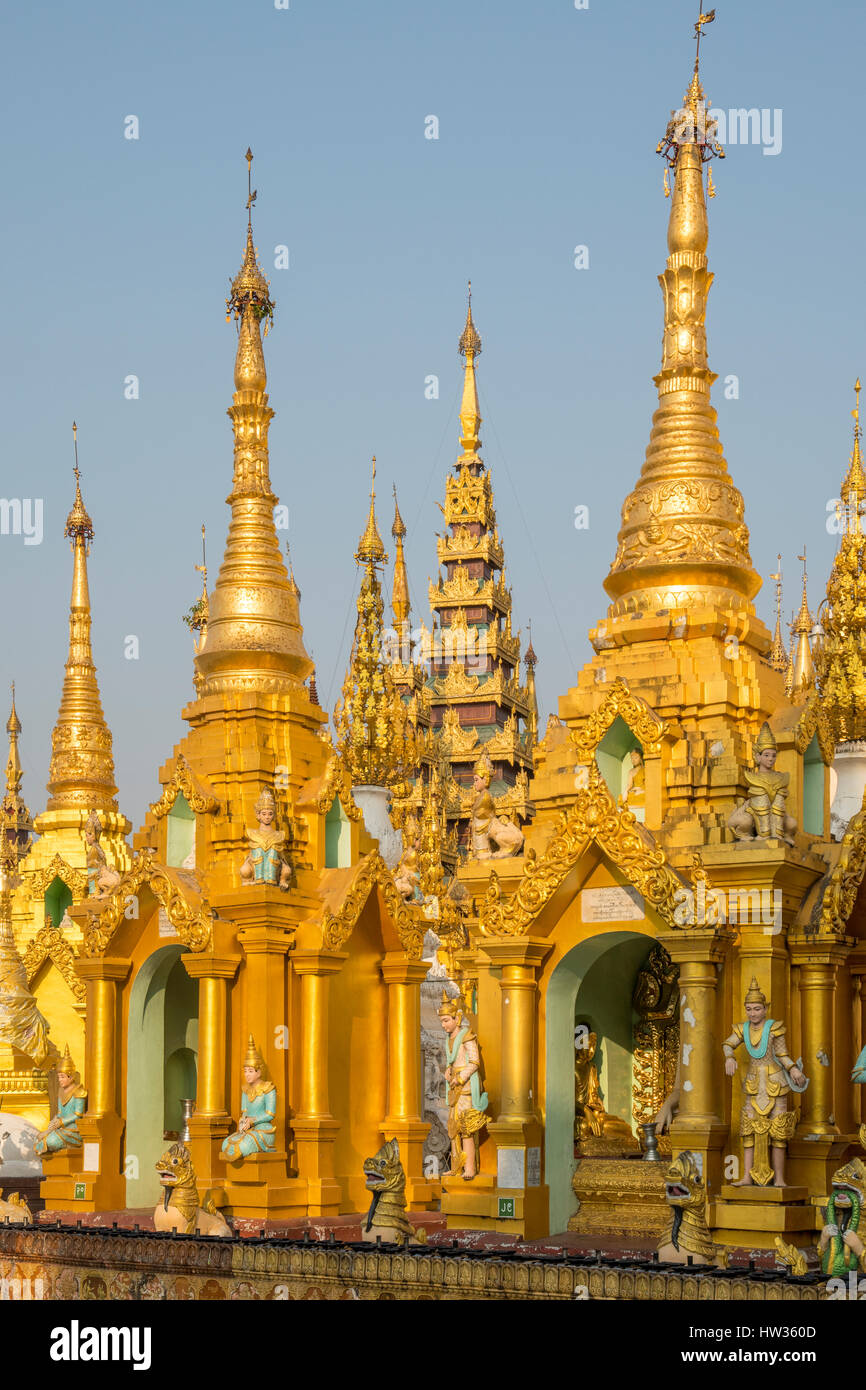 Les Stupas d'or à Schwedagon Pagoda, Yangon, Myanmar Banque D'Images
